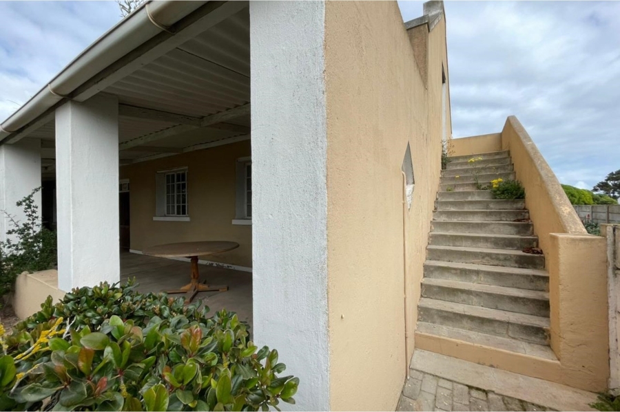 5 Bedroom Property for Sale in Stompneus Bay Western Cape